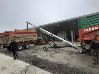 Matériel de ferme - Vis à grains - Vis sur chariot 12 m entraînement électrique