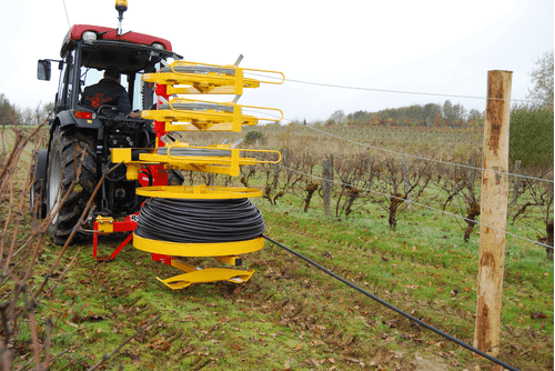 Matériel de ferme - Divers ferme, outillage - Dérouleuse de grillage - barbelé - fils lisse