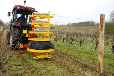 Matériel de ferme - Divers ferme, outillage - Dérouleuse de grillage - barbelé - fils lisse