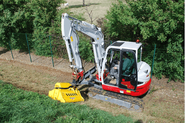 Matériel forestier - Broyeurs de végétaux - Tête de broyage à marteaux mobiles sur pelle
