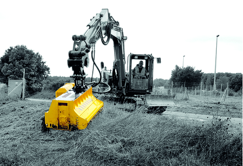 Matériel forestier - Broyeurs de végétaux - Tête de broyage à marteaux mobiles sur pelle