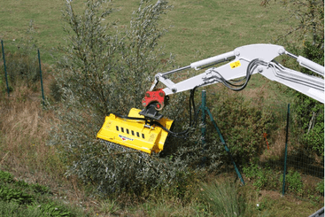 Matériel forestier - Broyeurs de végétaux - Tête de broyage à marteaux mobiles sur pelle