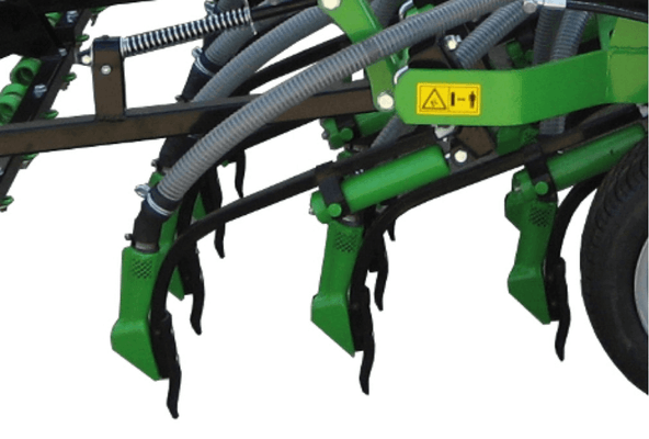 Semis - Semoirs pneumatique - Sémoir pneumatique Traîné SNC  