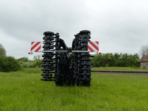 Travail du sol - Déchaumeur à dents - Déchaumeur à dents trainé ou porté BLACKBEAR